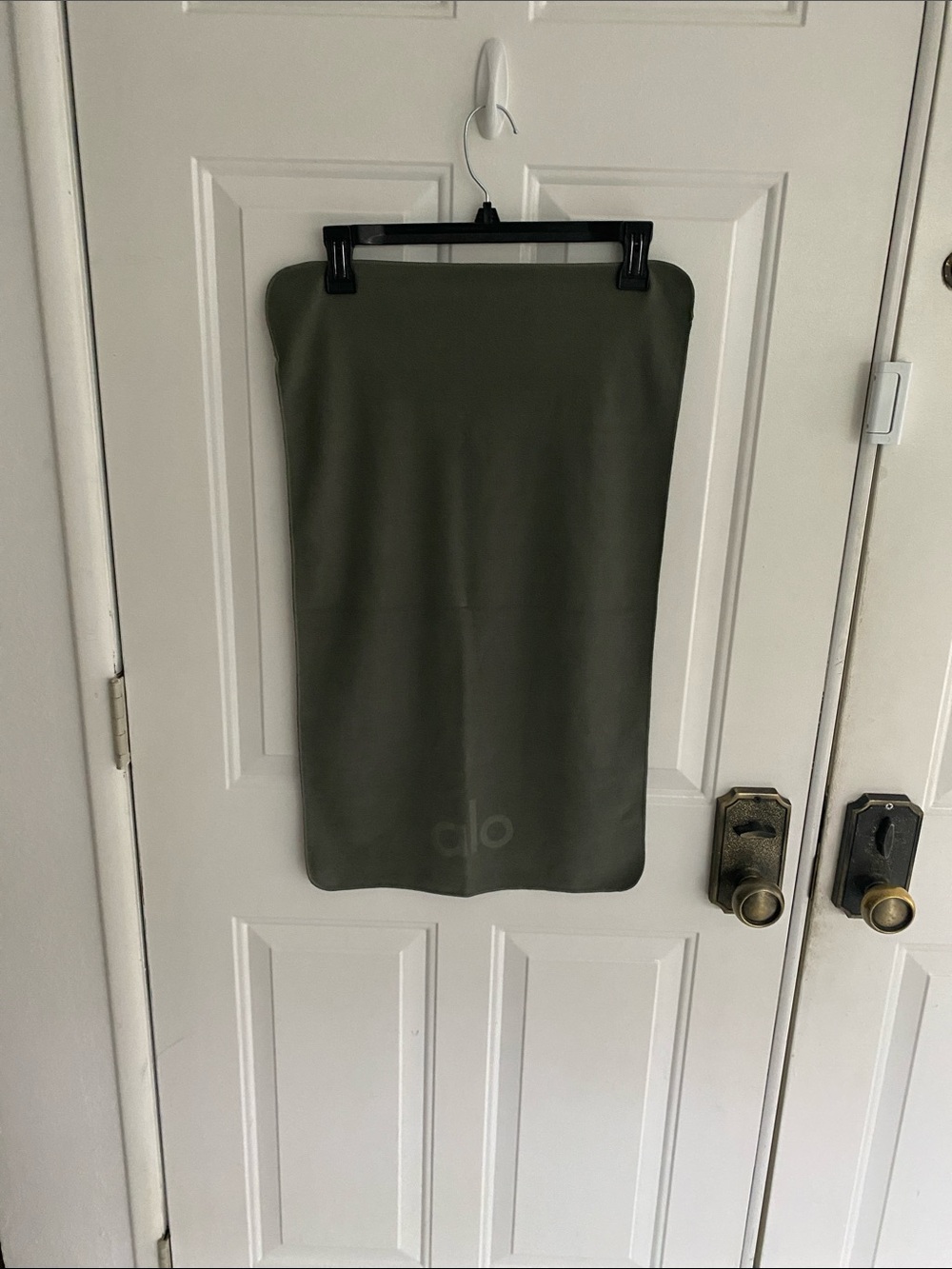 Alo Performance No Sweat Hand Towel - Picture 3 of 6